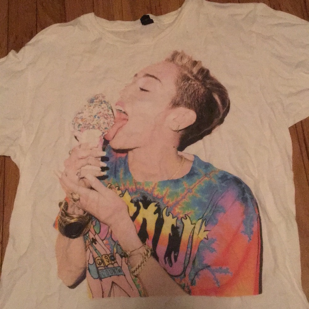 Miley Cyrus Bangerz Tour official shirt